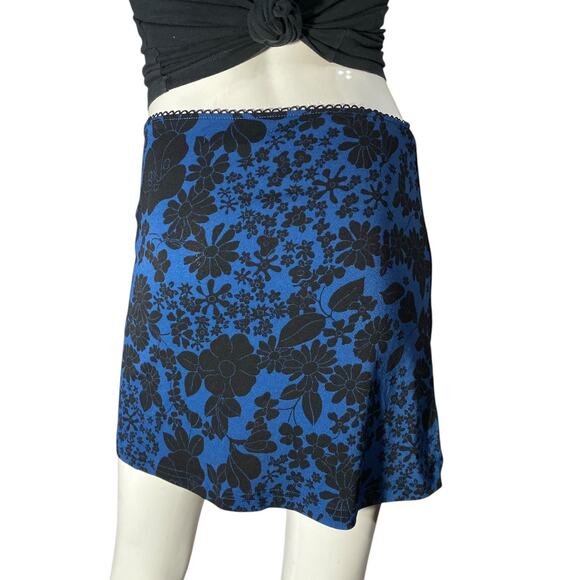 Urban Outfitters Jamie Surplice Knit Mini Skirt Size Medium - Picture 5 of 6